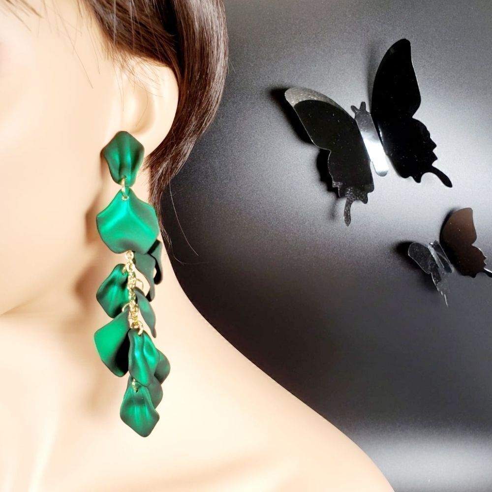 Brand New Green Top Fashion Dropping Earrings
